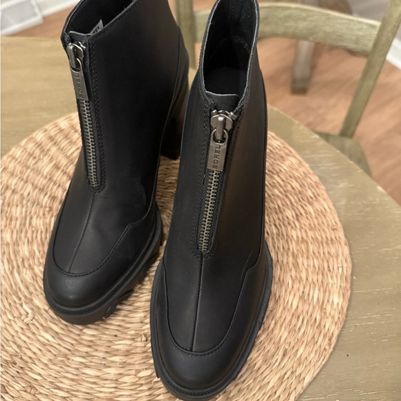 NWT Leather Lace-Up Boots
Women's  Sorel Black Heeled Ankle Boots size 9 - Picture 8 of 13